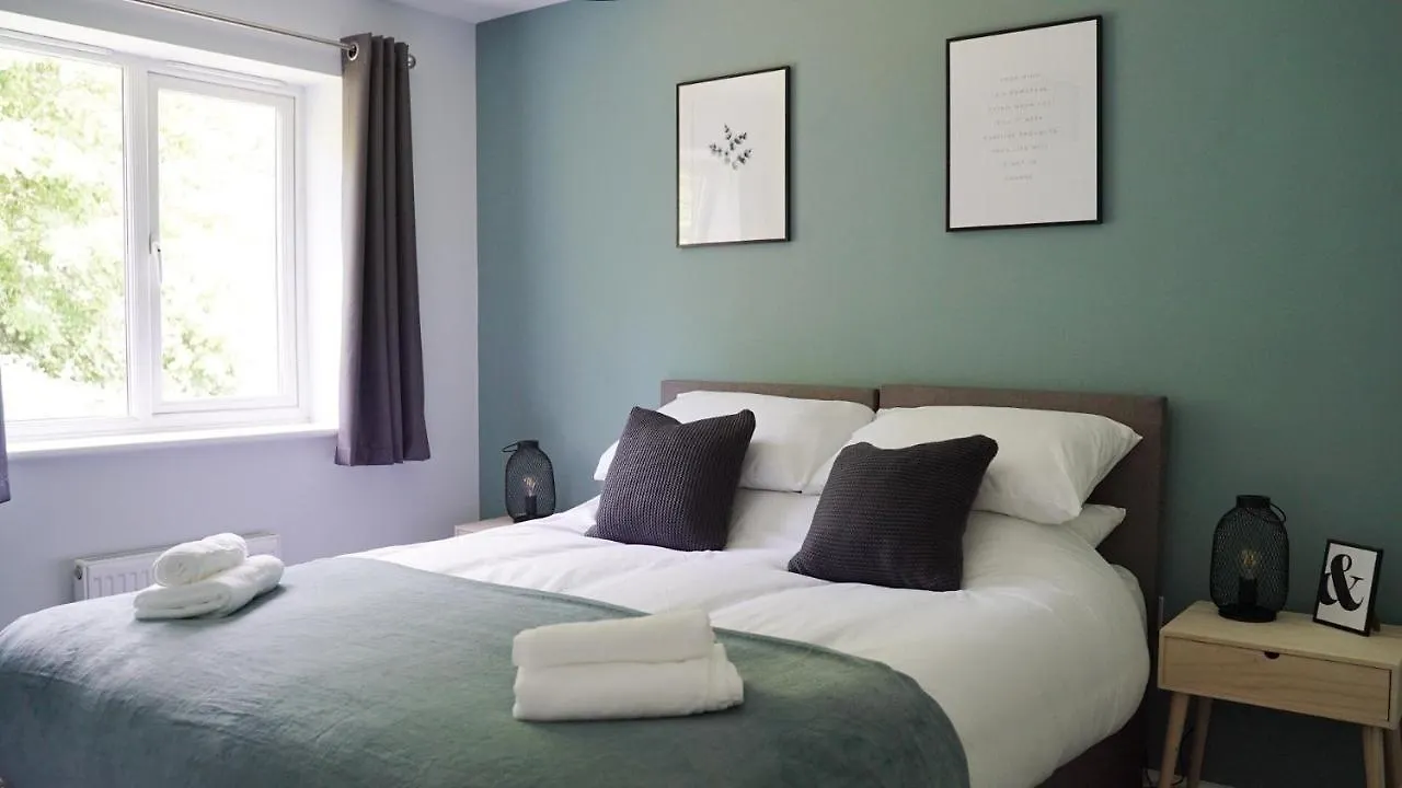 The Pavilion - Stunning, 4 Bedroom House With Free Parking ウェイクフィールド 0*,  イギリス