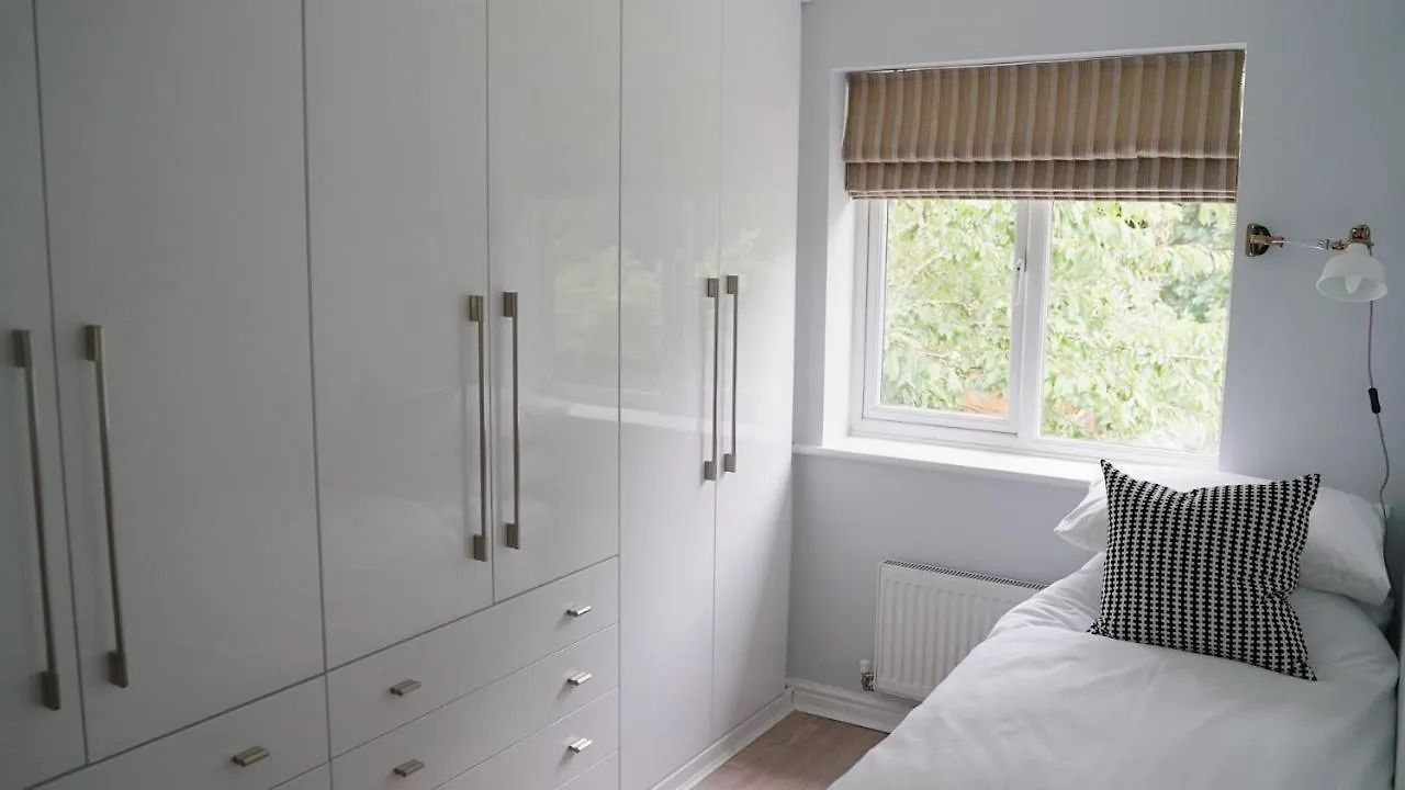 The Pavilion - Stunning, 4 Bedroom House With Free Parking ウェイクフィールド