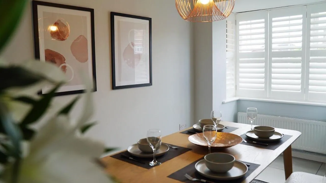 別荘 The Pavilion - Stunning, 4 Bedroom House With Free Parking ウェイクフィールド イギリス